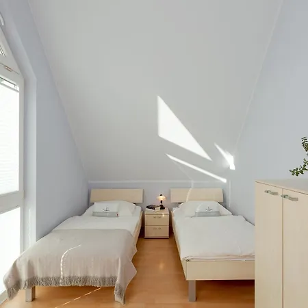 Haus 126, Kiefernweg 27 *